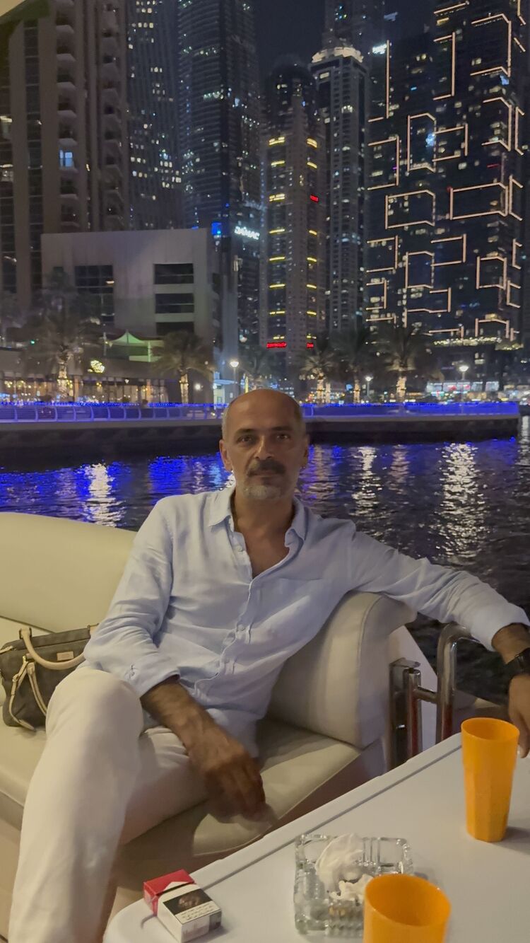  53898697  Caglar, 45 ,    