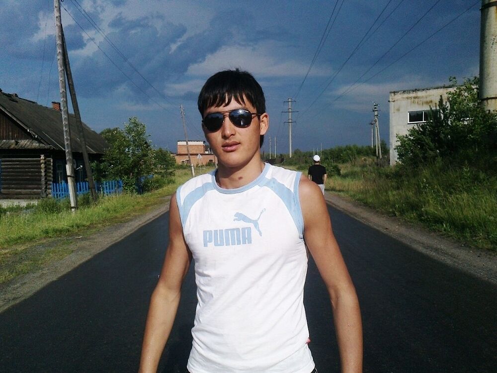  12055997  Artur, 35 ,    
