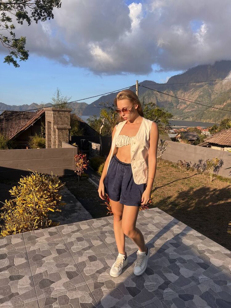  52281237  , 27 ,    -