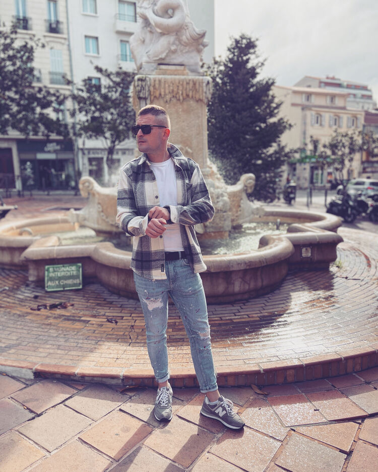  32202197  Alex, 31 ,    