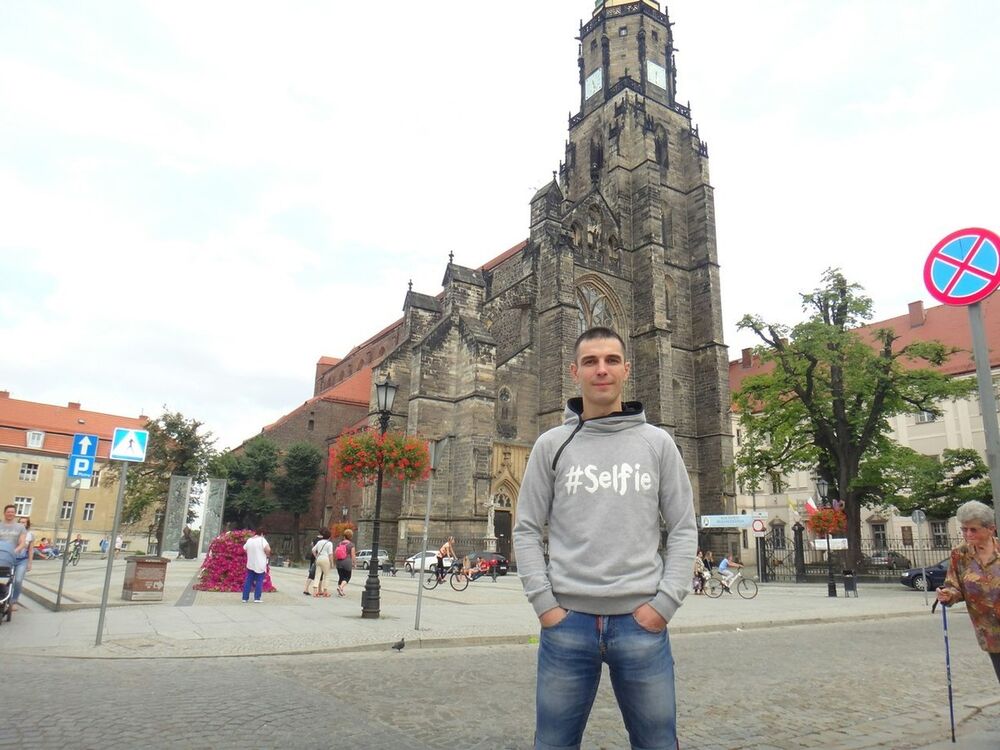  8459967  Viktor, 42 ,    