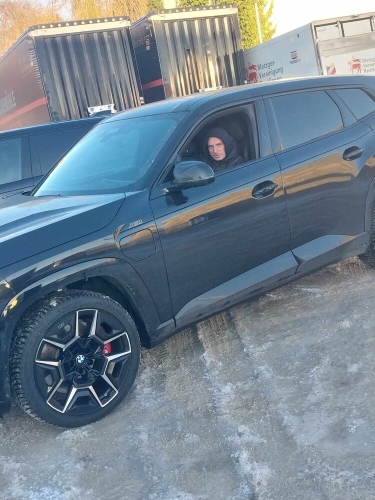  41954897  Daviti, 39 ,    