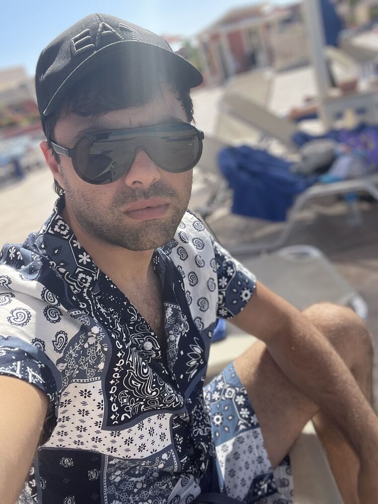  ,   Artur, 33 ,   ,   