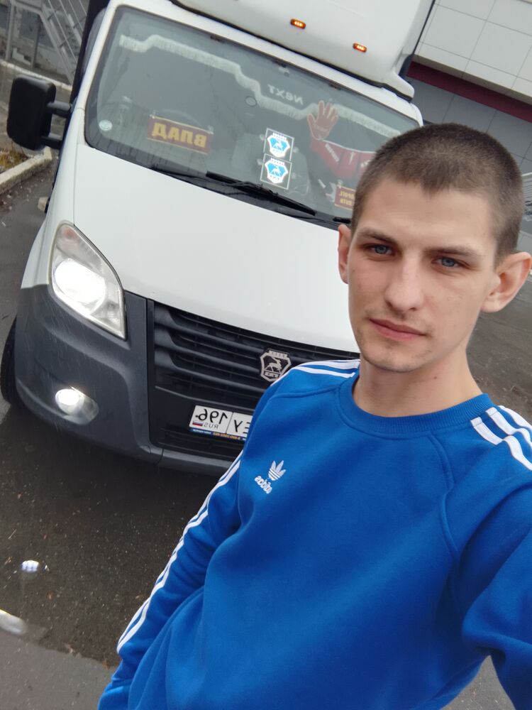  44258347  Vlad, 27 ,    