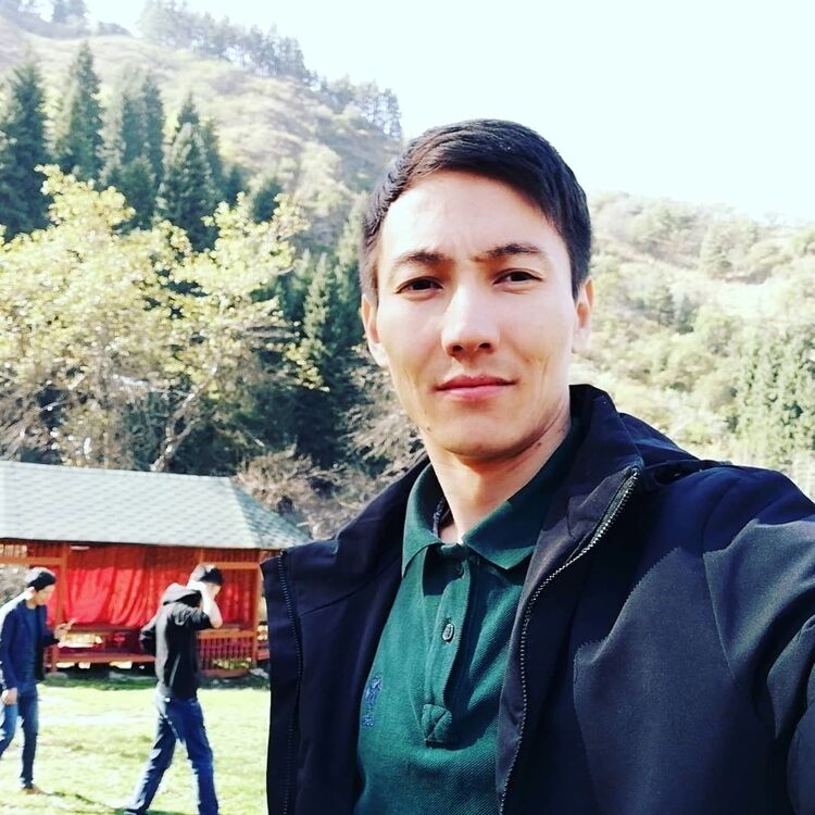  18806997  Erzhan, 32 ,    