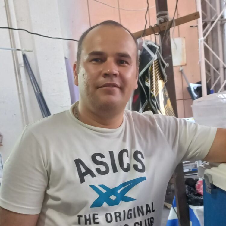  ,   Artur, 38 ,   ,   
