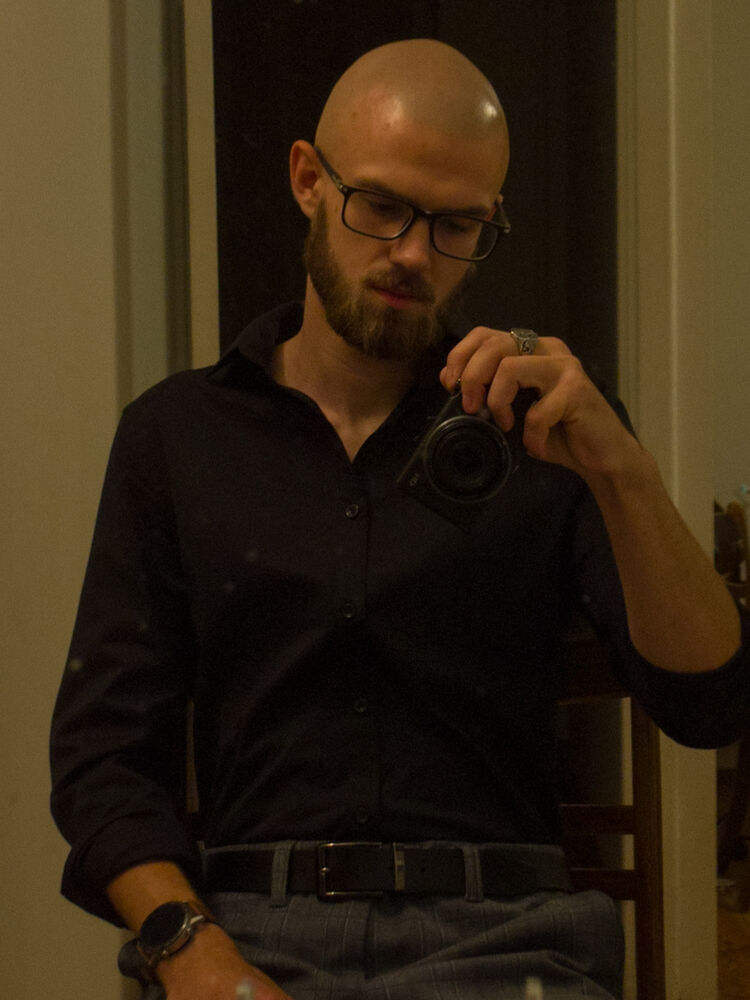  52650767  , 22 ,    