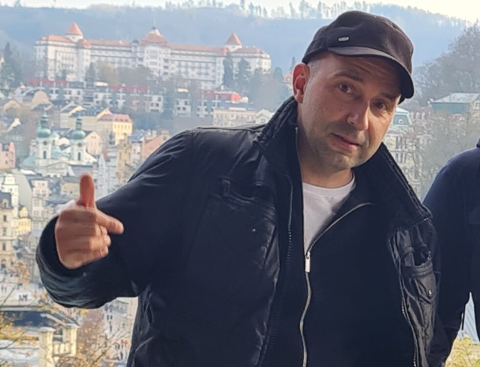  ,   Dima, 44 ,   ,   