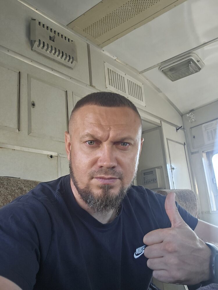  54421647  Vitalik, 39 ,    