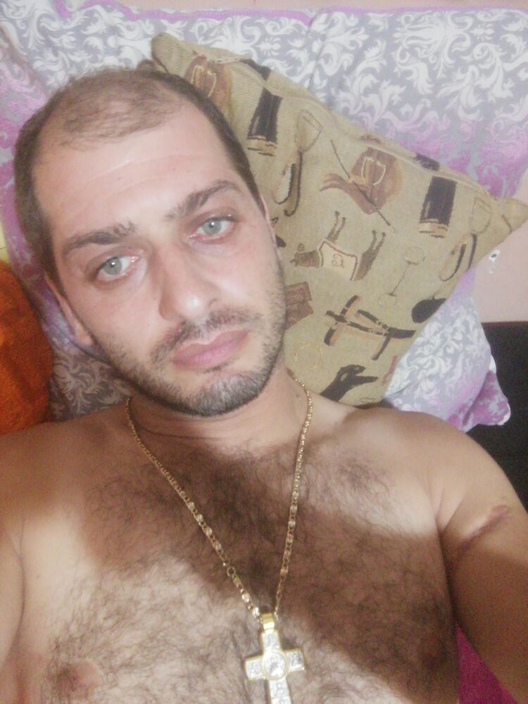  16485857  Irakli, 42 ,    