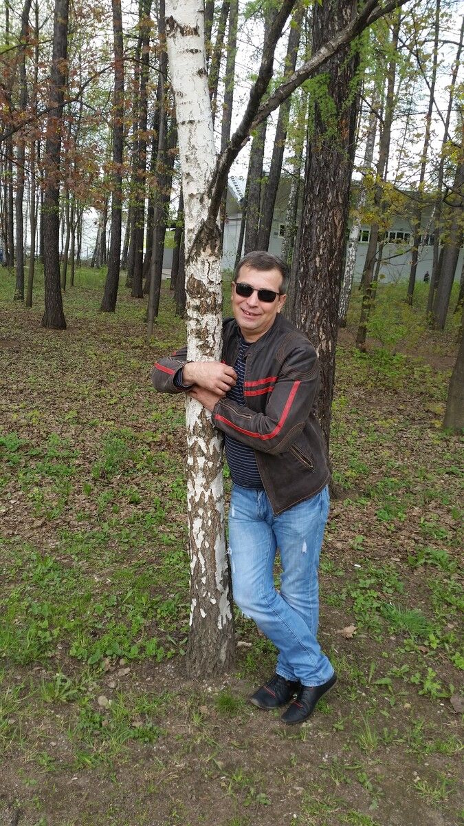  14758487  Sergiu, 52 ,    