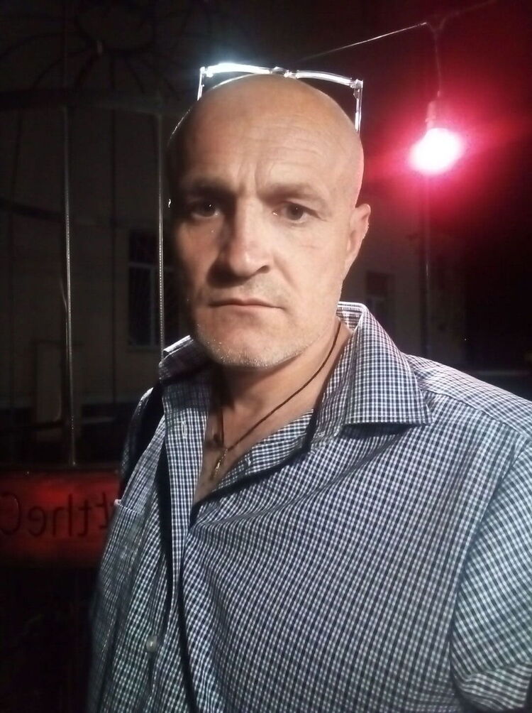  ,   Artem, 46 ,   , c 
