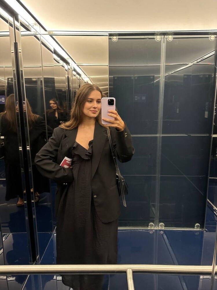  53597237  , 28 ,    -