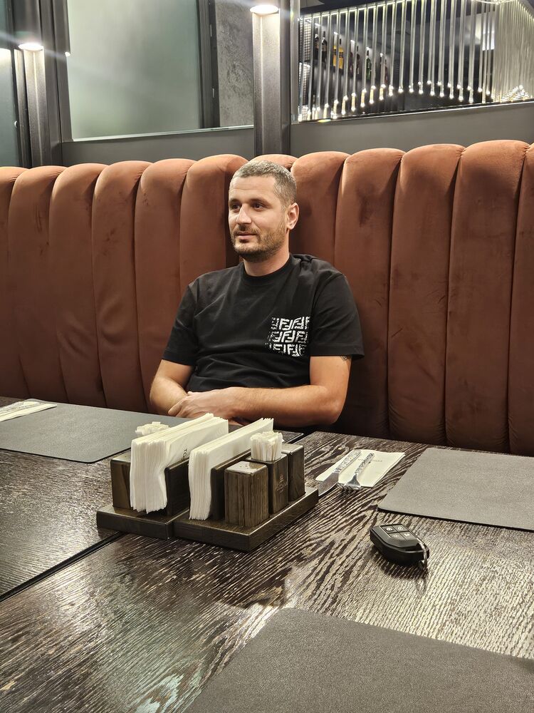  52715027  Davit, 36 ,    