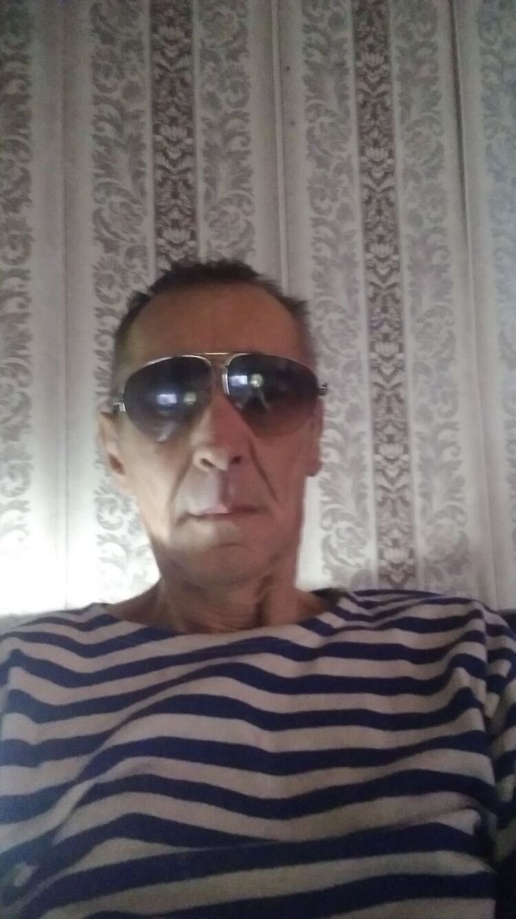  32748647  Leon, 57 ,    