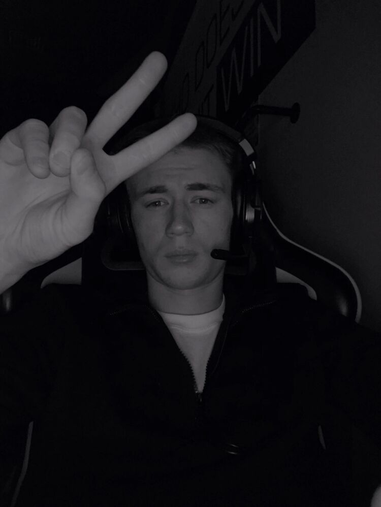  ,   Artem, 21 ,   ,   