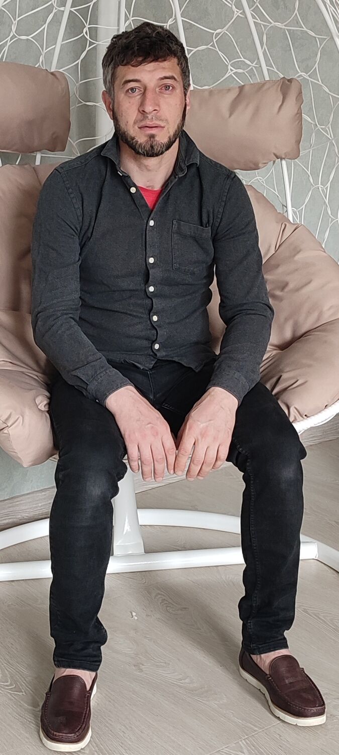  40351157  Murad, 37 ,    