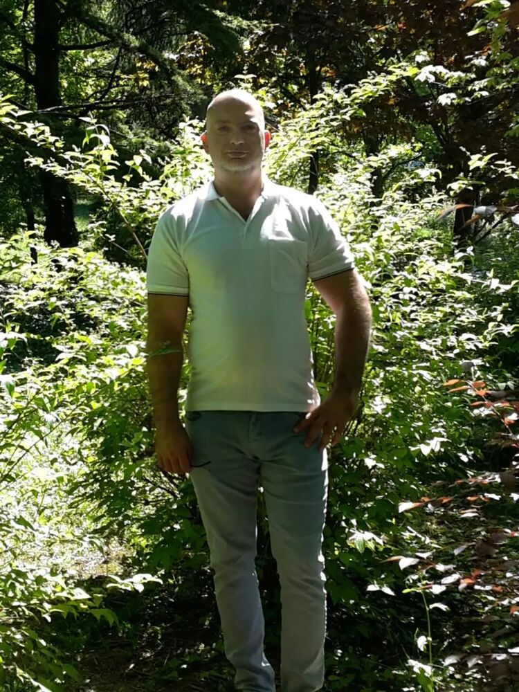  27096437  Mark, 46 ,    