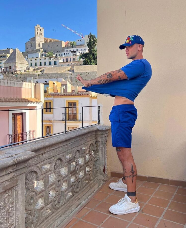  31773947  Nikola, 32 ,    