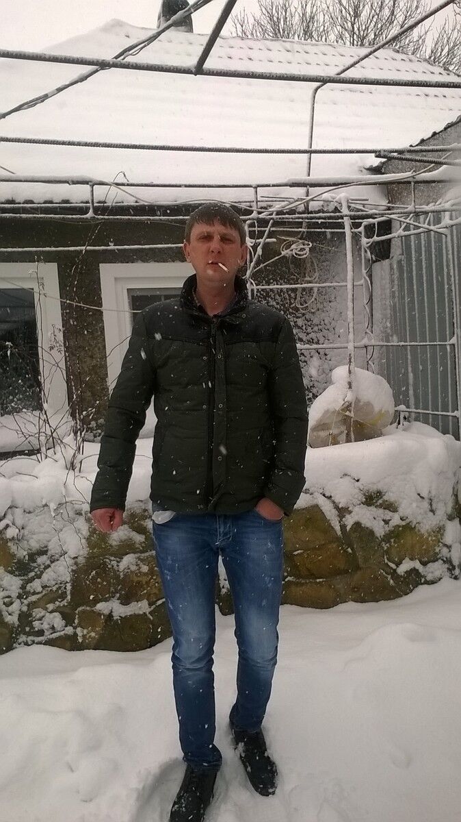  ,   Viktor, 42 ,   