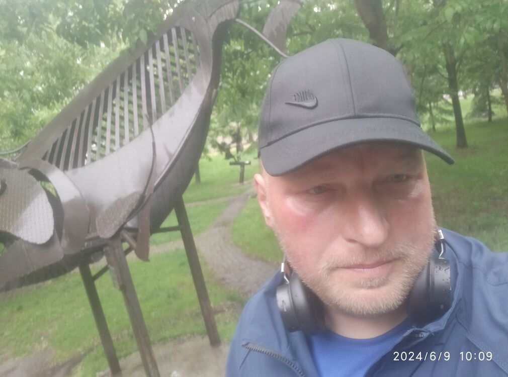  49181277  Alexander, 41 ,    