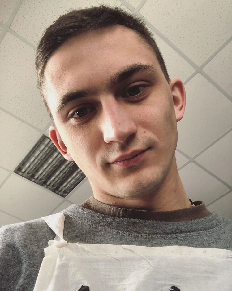  34012947  Denis, 28 ,    