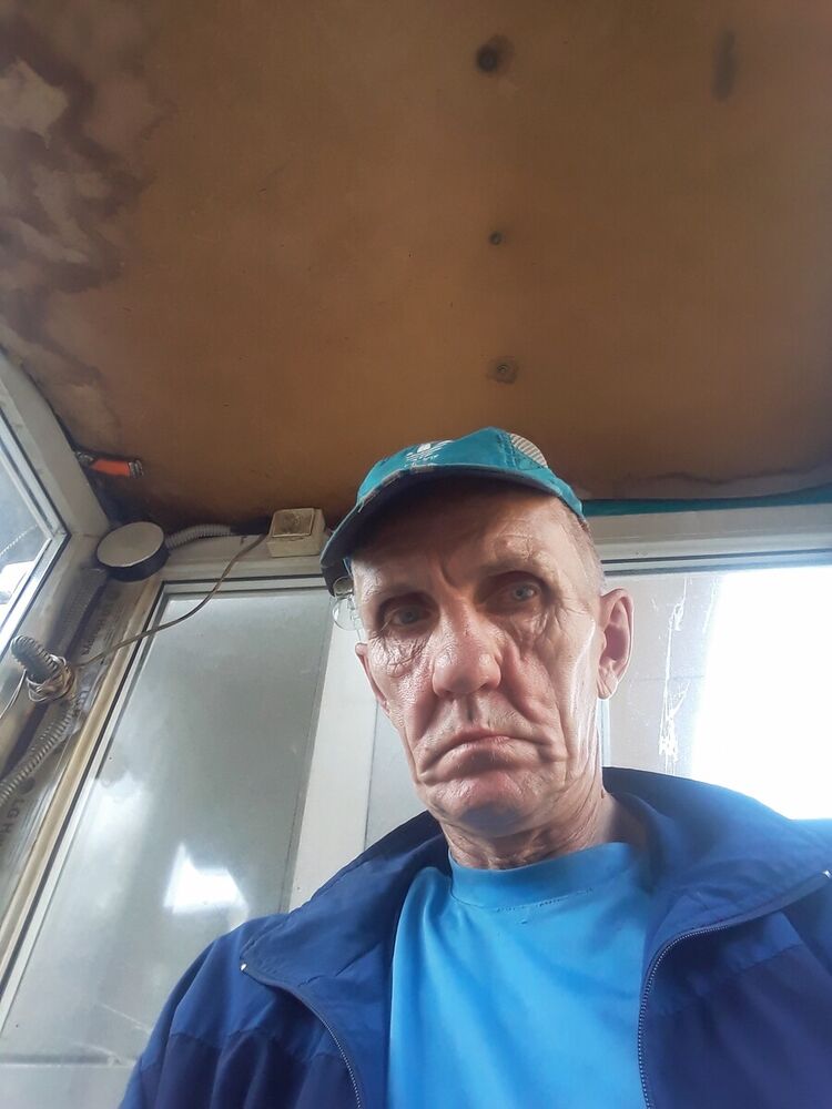  20543887  Viktor, 55 ,    