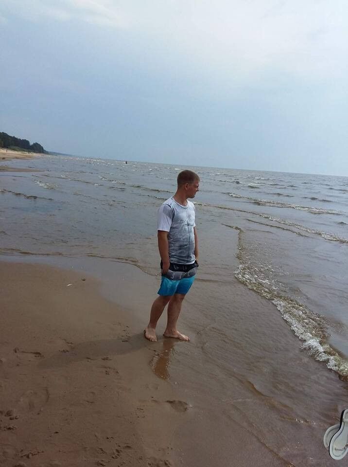  8147137  Aleksei, 49 ,    