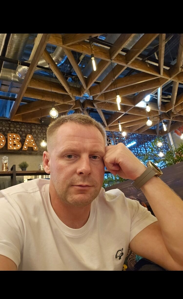  ,   Valentin, 37 ,   ,   , c 