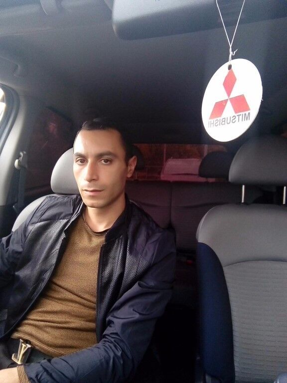  11217927  Miqo, 44 ,    