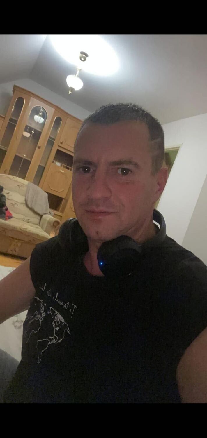  24756847  , 40 ,    