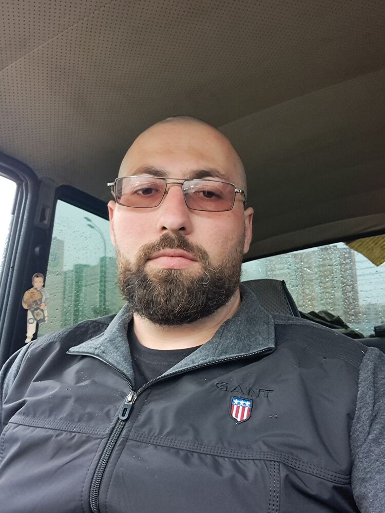  51111527  Avetik, 33 ,    