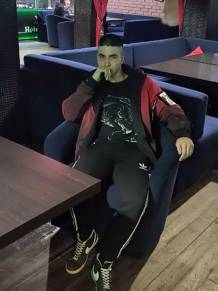  29789827  Pavel, 24 ,    
