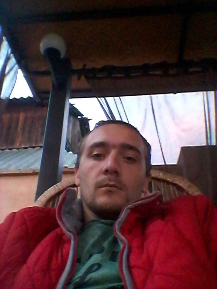  31134147  Sergei, 34 ,    