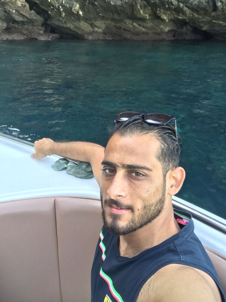  24669617  Mohamad, 27 ,    