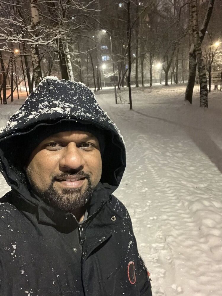  31327967  Chaminda, 38 ,    