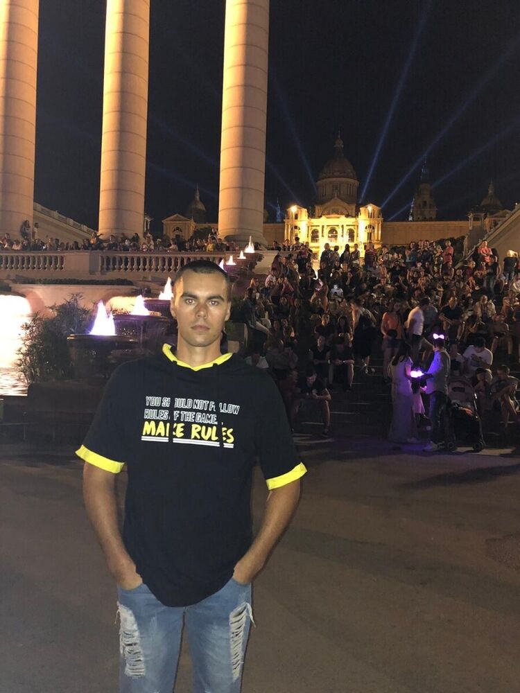  21595267  Radu, 30 ,    