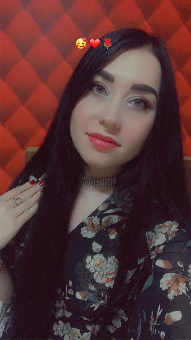  38099527  Elena, 32 ,    