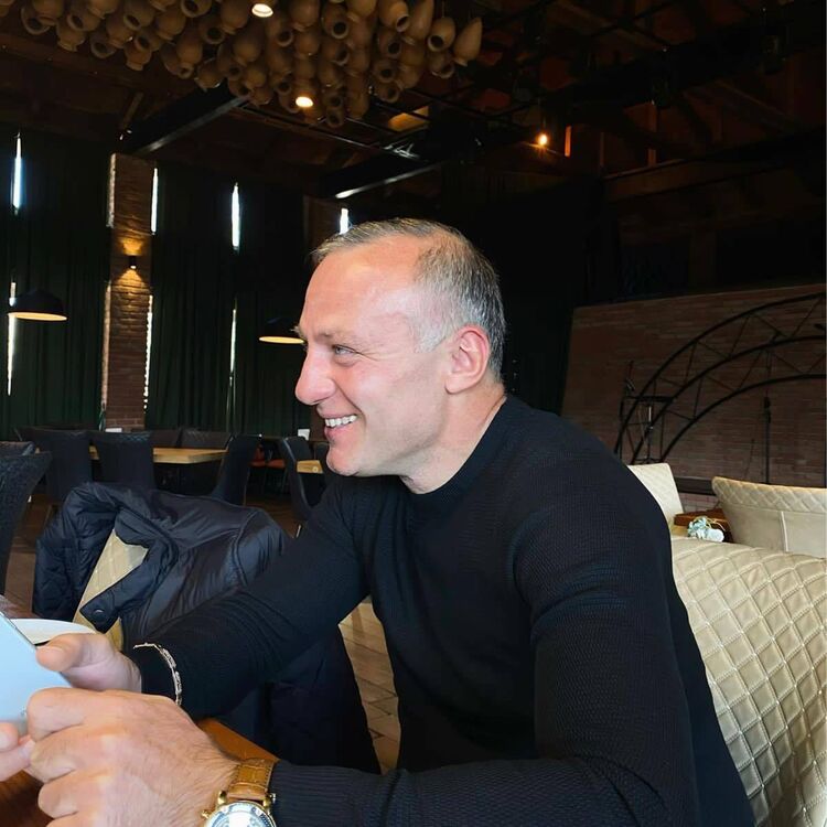  Ar Ram,   Steven, 56 ,   ,   