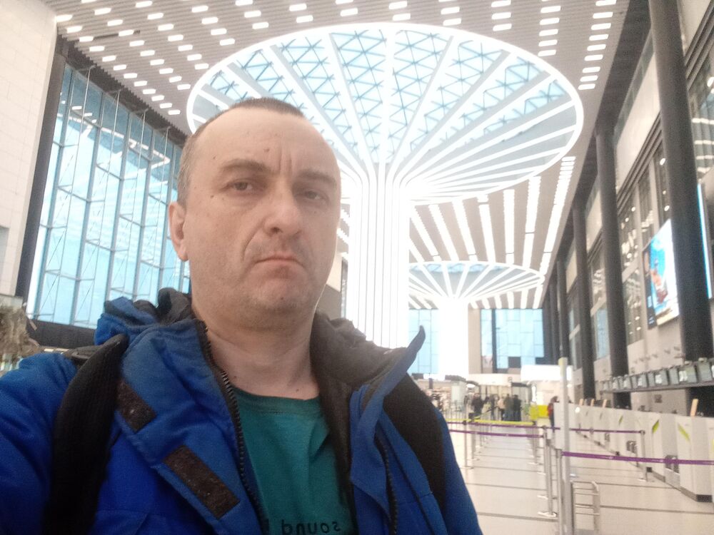  49160937  Andrey, 52 ,    