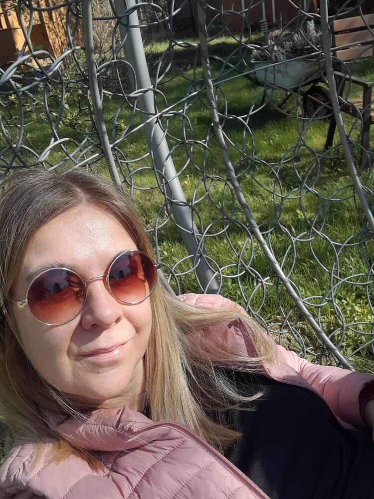 51561887  Elena, 47 ,    