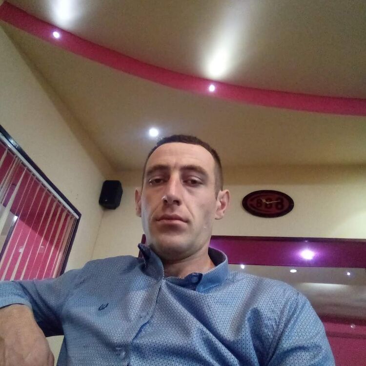  45722407  Artur, 35 ,    