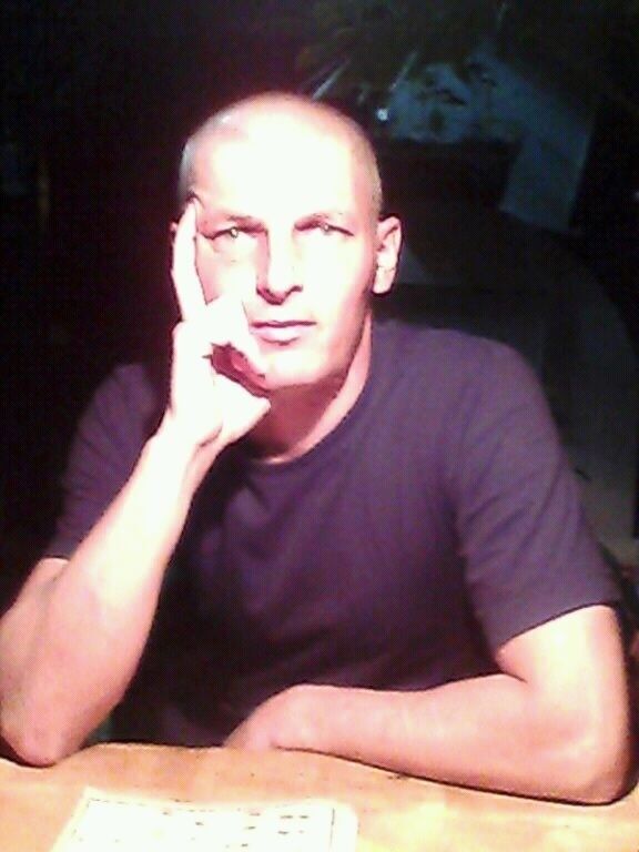  6865677  Dmitrii, 46 ,    