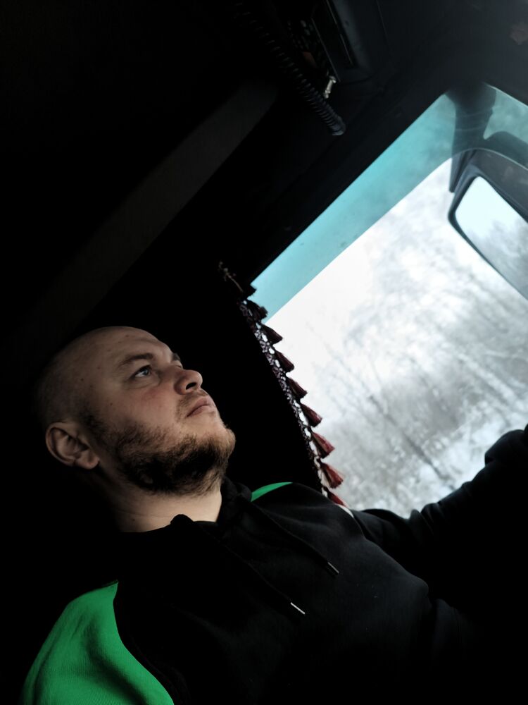  48597137  Vlad, 35 ,    