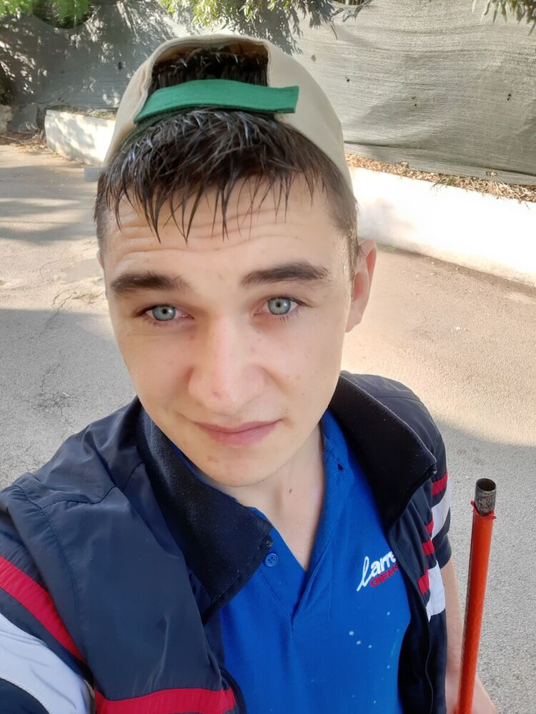 21224387  , 27 ,    Praha