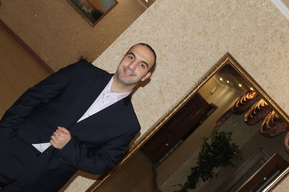  47955407  Sarkis, 28 ,    