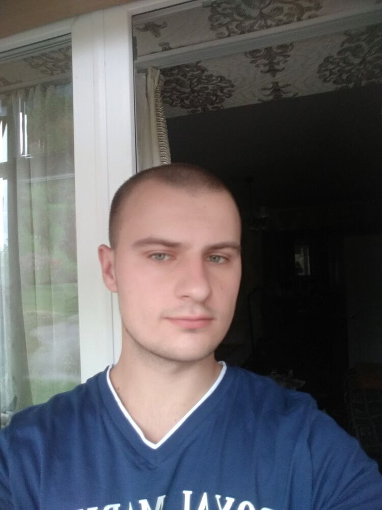  ,   Alex, 32 ,   