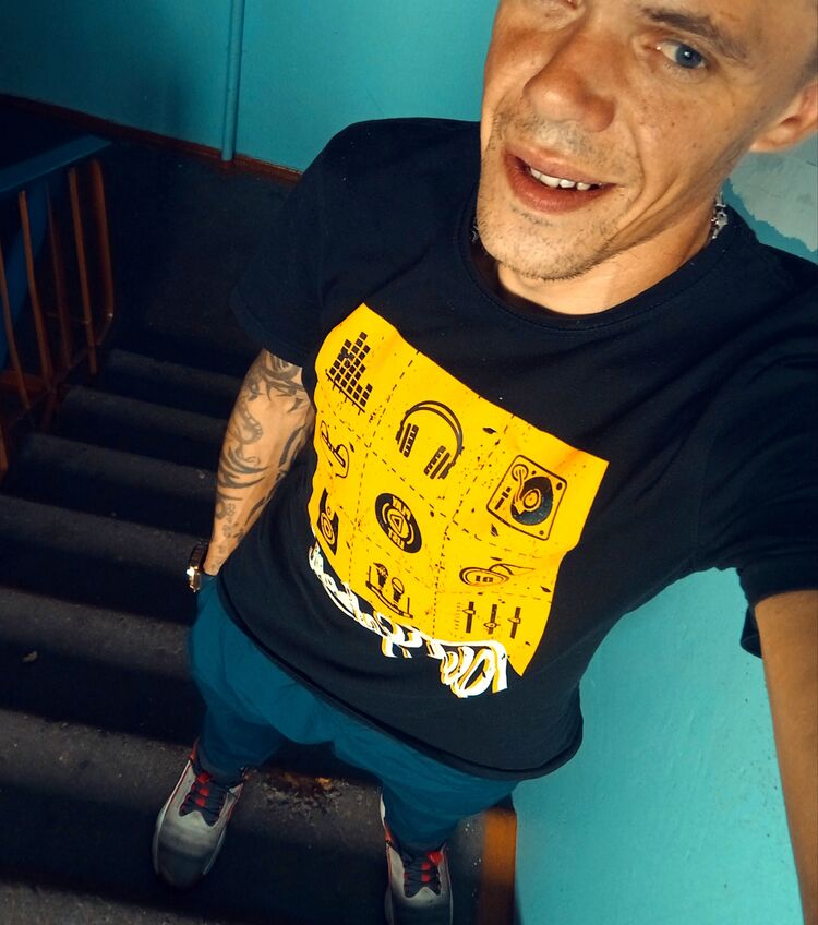  44881697  , 33 ,    