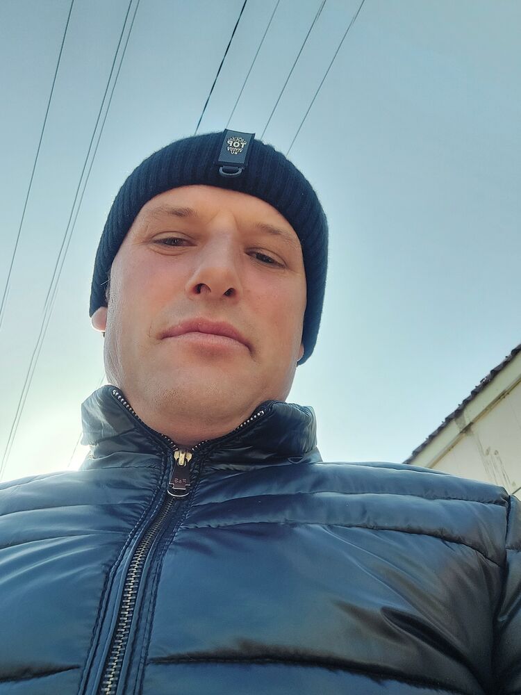  ,   Kosta, 42 ,   ,   