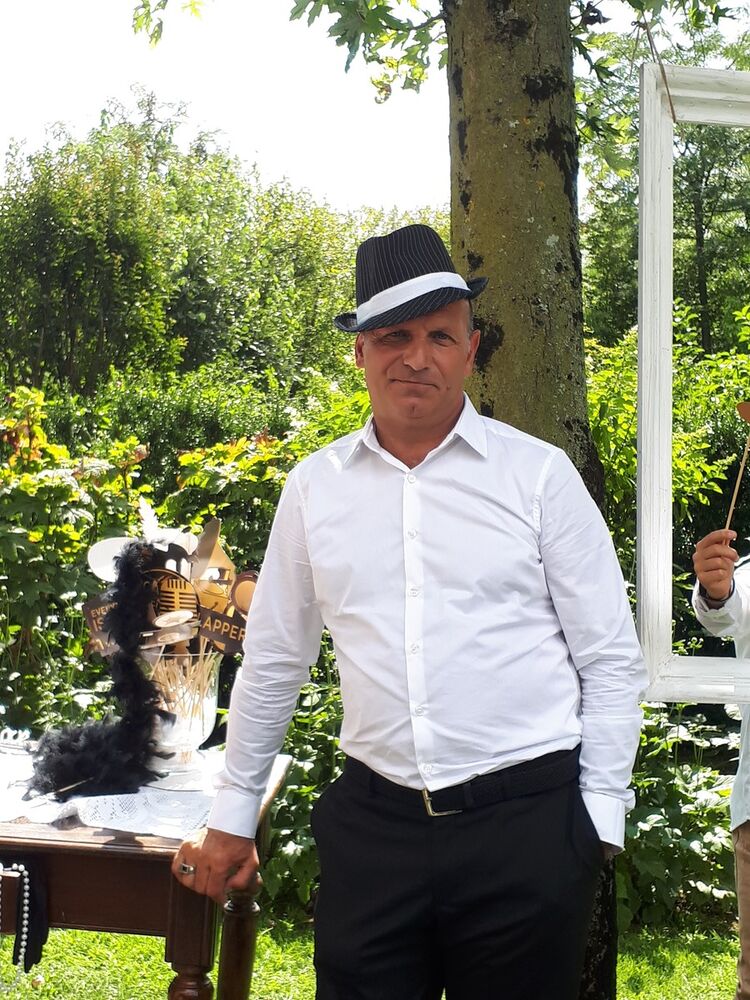  19035547  Sergiu, 58 ,    